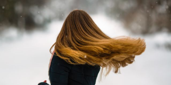 Les cheveux en hiver : quels effets et comment y remédier ?